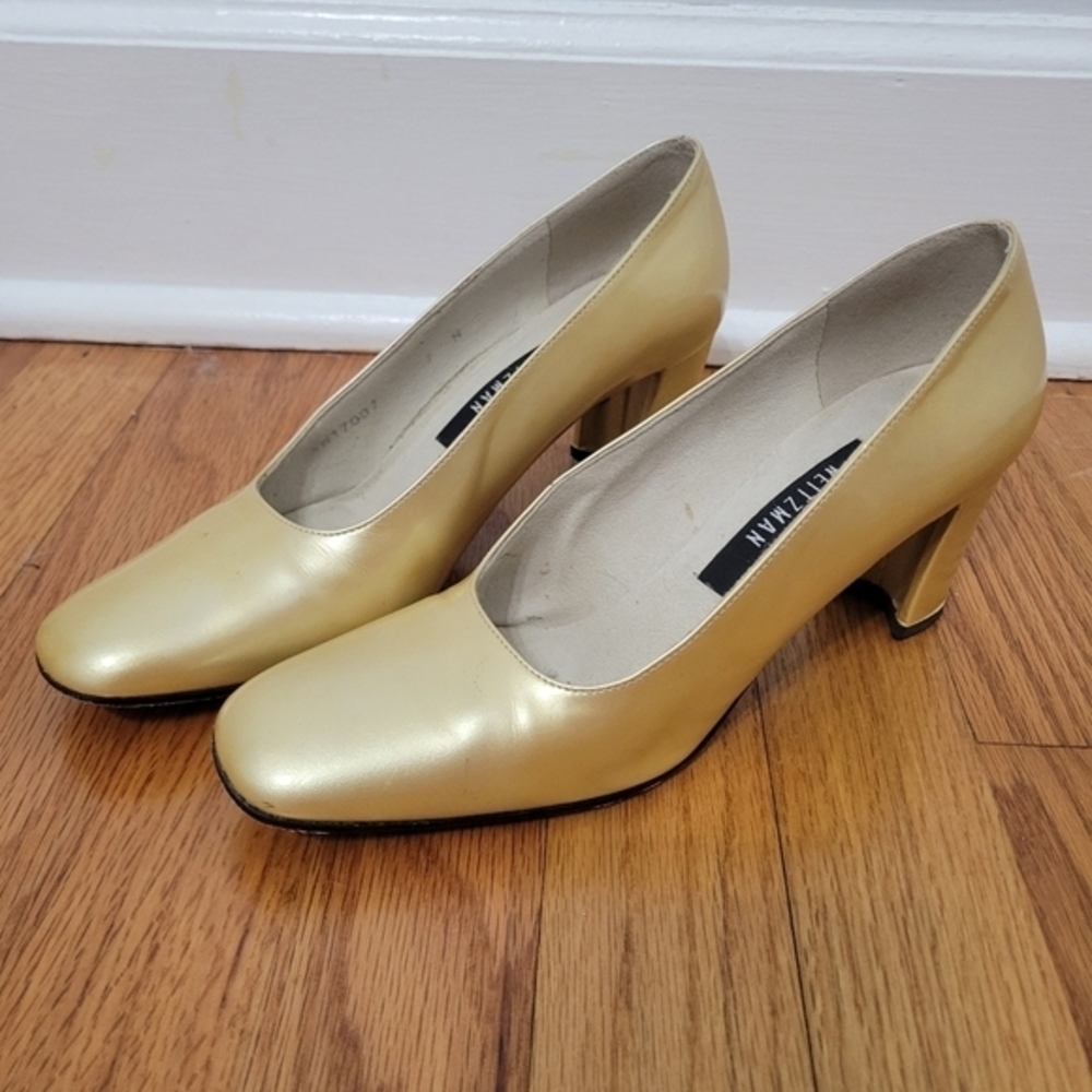 Stuart Weitzman Gold Square Toe Women's Heels Pumps Size 7 Narrow Patent Leather